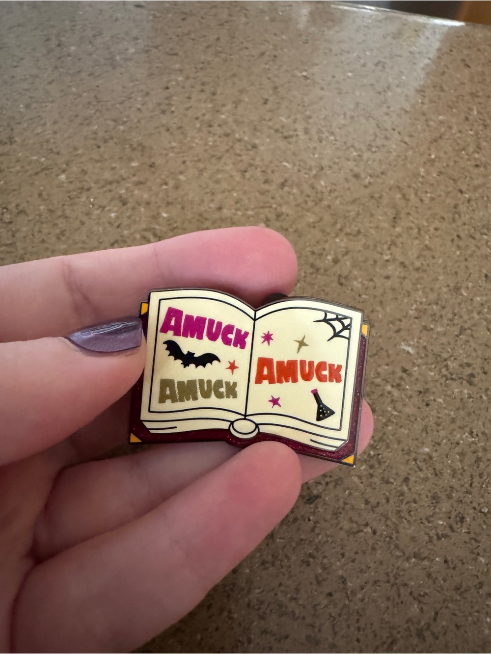 Disney Pin 2026 LR Hocus Pocus Halloween Mystery Spell Book Amuck Pin